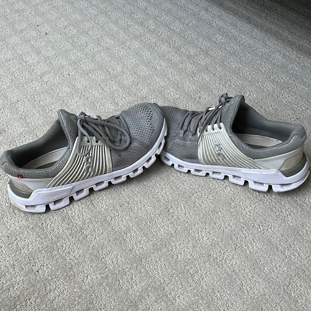 ON cloud running shoes size 6